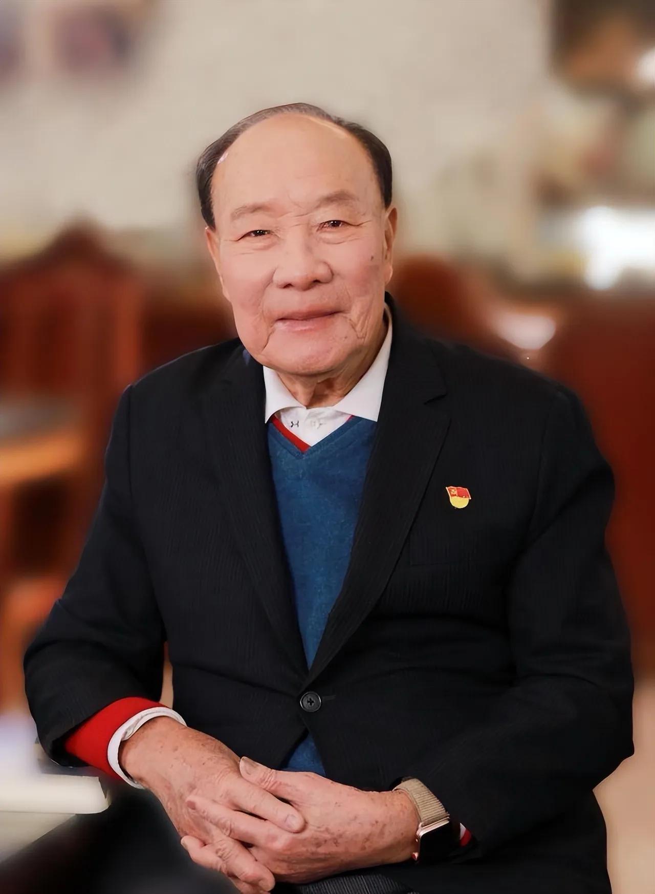 1990年，广州市icon市长黎子流刚刚上任，就遭遇汇丰集团逼债，被要求："限期