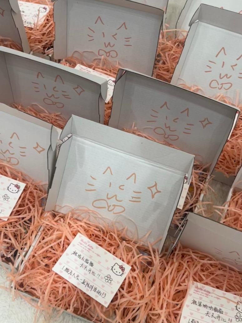 感谢小猫们一直以来的陪伴 猫猫们对我的好我都记在心里半夜躺在床上都会突...