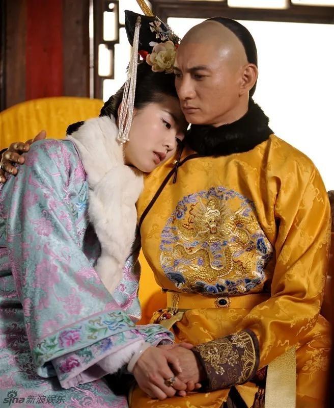 《步步惊心》里，最搞笑的不是若曦，自以为全部的阿哥都喜欢她，也不是她莫名的觉得