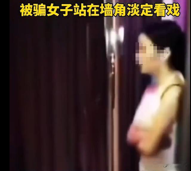 已婚男不老实搞起了婚外情，带着妹子去酒店的客房发生了关系，回头竟然被岳父当场抓