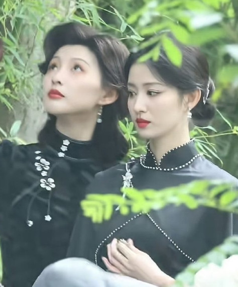 王楚然旁边的女配角比主角更美，温婉端庄有古典气质。