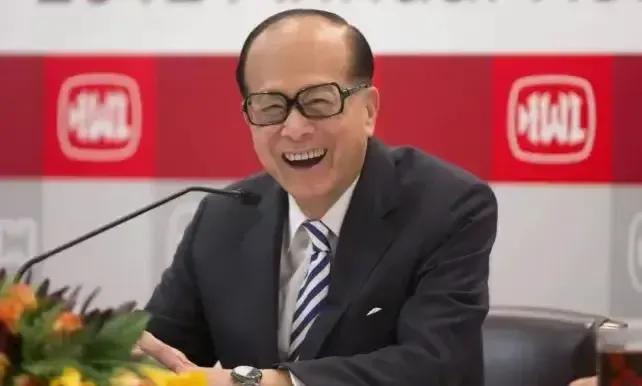 李嘉诚50亿甩卖香港豪宅，甩卖400套大湾区房产(惠州、东莞、中山、广州)。卖房