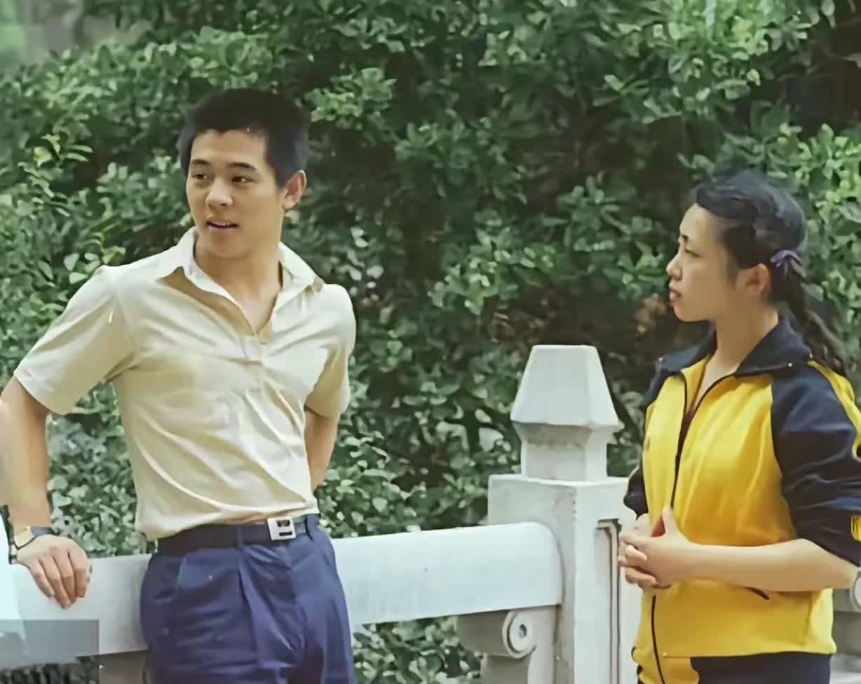 刷到1982年李连杰和黄秋燕拍《少林寺》时的合影了！那时候俩人都是什刹海体校的学