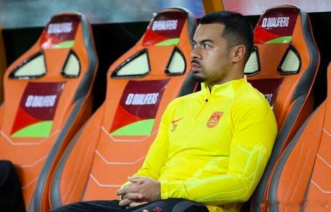 记者：国足新一期集训人数25-30人，或到海外拉练热身日前，五星体育申花跟队记者