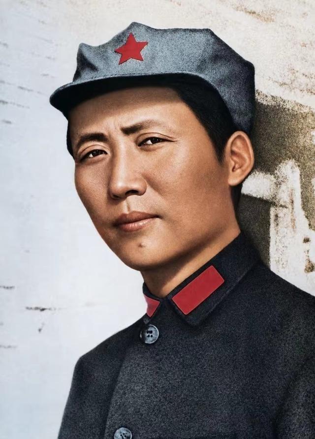 毛主席当年的真实样貌，其实比咱们印象里的标准像更硬核。首先身高绝对是个冷