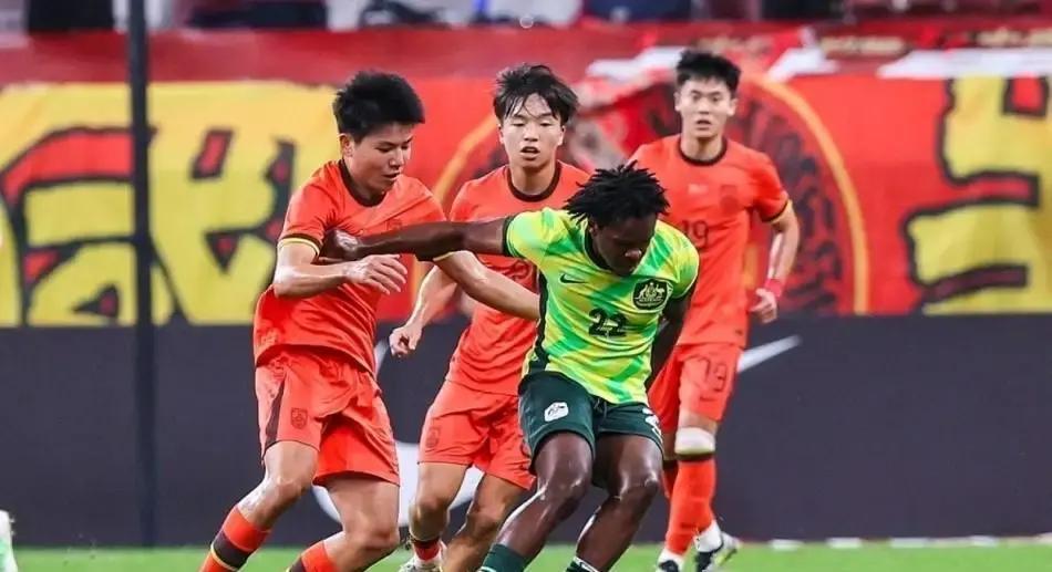 真正杀死比赛的，往往不是对手。你见过领先时自己申请红牌下场的球队吗？中国U