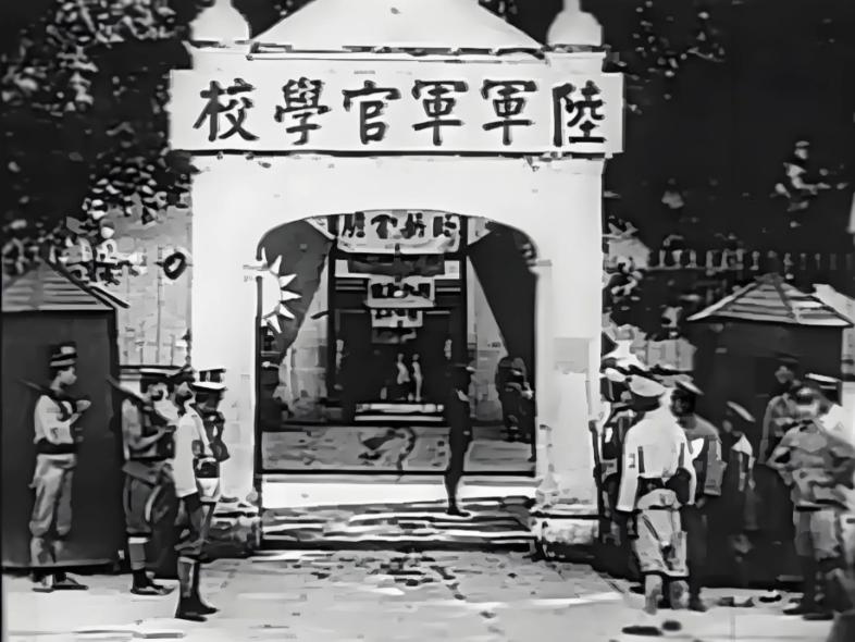 在中国近代军事史上，有一个堪称"神迹"的班级：学制只有半年，学生加起来六百多人，
