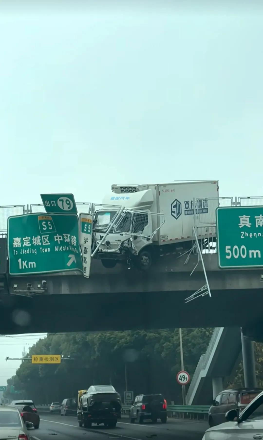 要怎样的误操作，才能到这个效果？