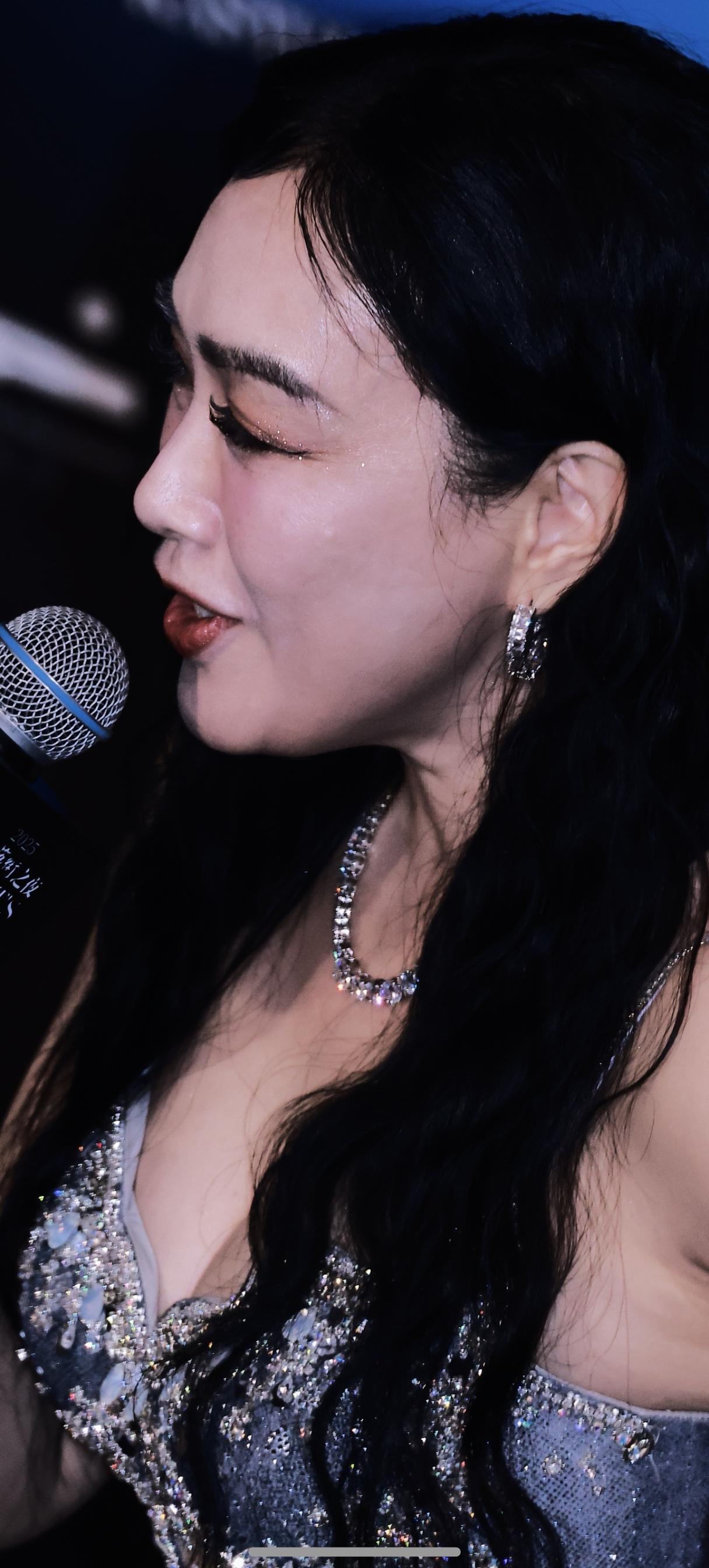 ​​​！这状态，这身材，55岁？我不信！钟女神，你就是E人天花板啊！