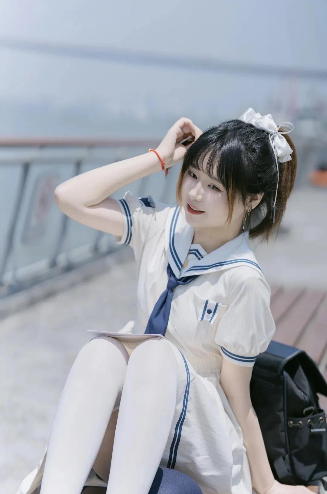氛围感出片穿搭温柔的海风，吹动白色的裙摆真正的美女到底长什么样优雅自信穿搭分享