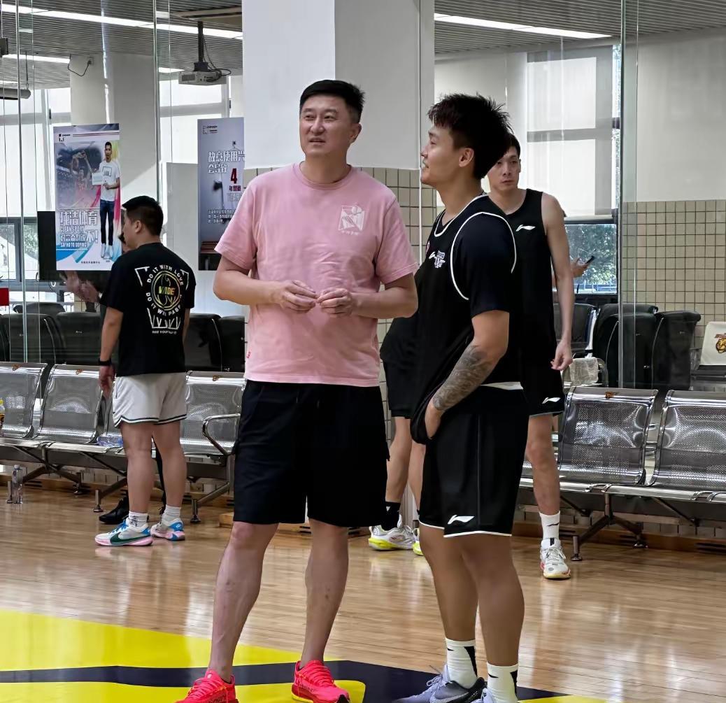 杜锋全运会对三人态度截然不同。全运会中，赵睿回归，广东队黑白矮齐聚