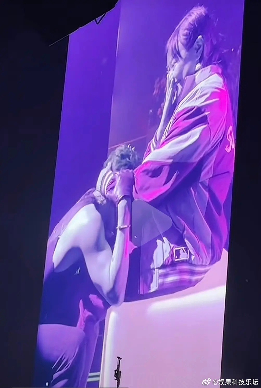 王的花边新闻也很多的