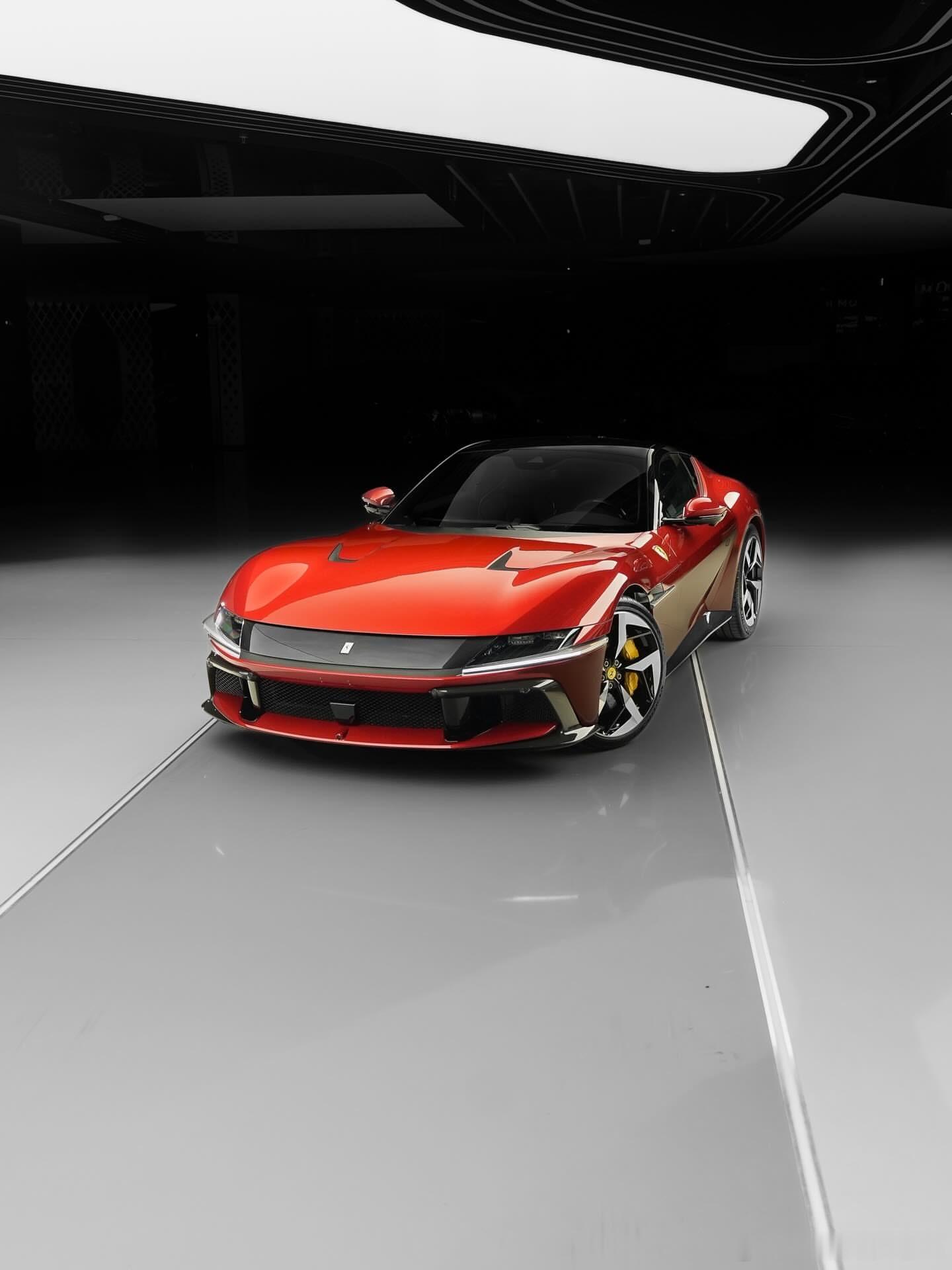 这是电动汽车依然感觉不安全的原因。法拉利12Cilindri.汽缸。..法拉利