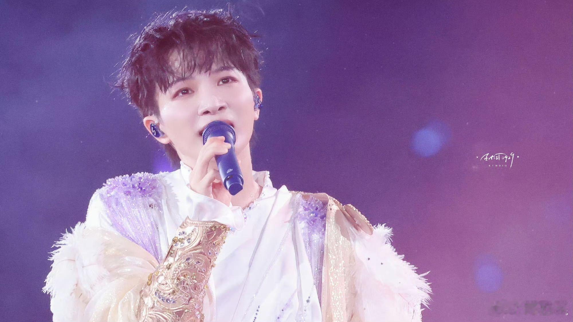 周深现场首唱吉量梦幻现场解锁！周深深情首唱《吉量》，舞台表现力拉满，期待明晚精