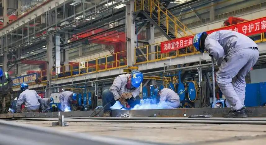 中国狂揽82.3%全球新船订单！订单排到2030年，船厂最缺的却是焊工很多人