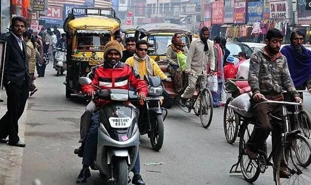 中国现在最担心的国家估计就是印度了，担心印度突然“崩溃”，一旦印度没了，十几亿人