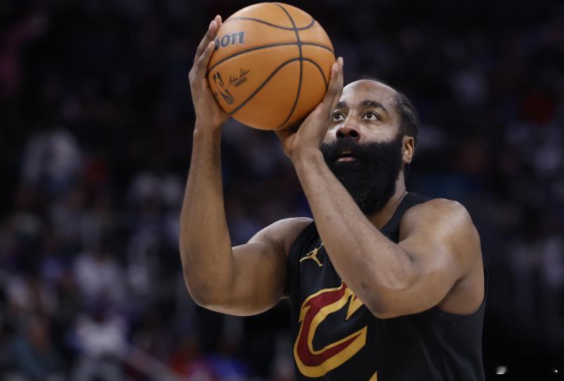 今日勇士球星追梦在自己的播客节目《TheDraymondGreenShow