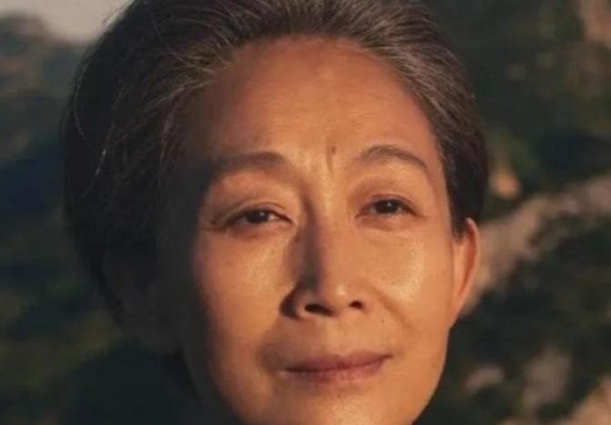 1971年，清华大学叶文洁背叛人类，擅自向太空中发射电波，8年后竟收到神秘回复：