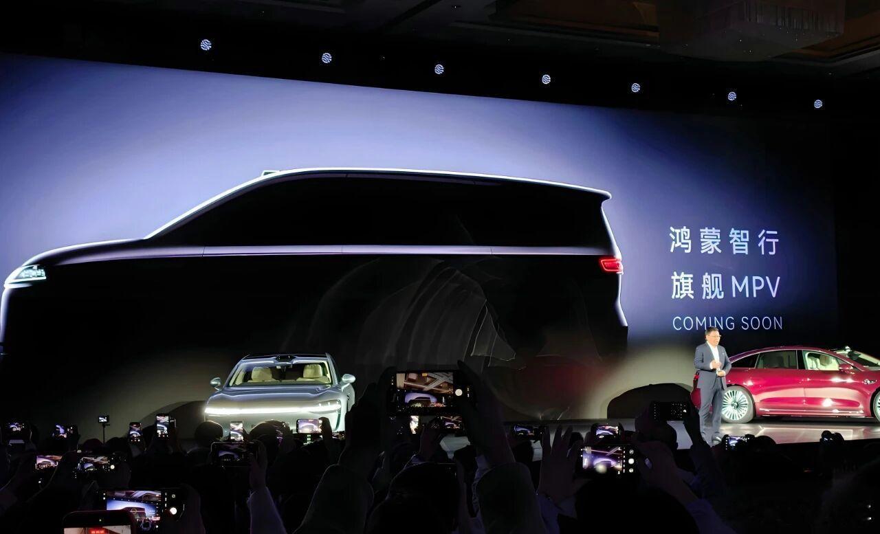 余承东称智界V9将首发众多黑科技我个人的判断是：华为想让智界彻底站起来。问界已经