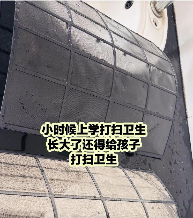 昨天刷到开学的热搜，看完心里挺不是滋味，四川西昌航天学校，一年级家长群闹出一件很