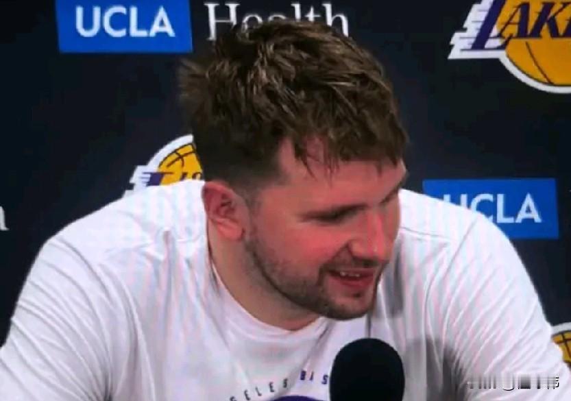 太逗了这两个！东契奇谈里夫斯：“里夫斯说他故意罚丢罚球。”“就是不想连续