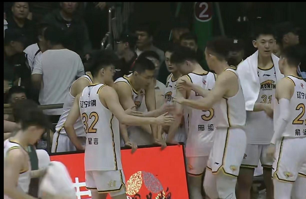 三场热身赛过后，吴昌泽并没有太炸裂的表现，其实也不足为奇，这也怪不得杨鸣不会用他