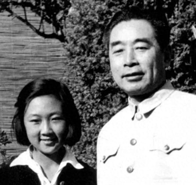 1964年，周秉德成婚时周恩来赠厚礼，邓颖超更感慨：娶她就像娶亲生女儿一样！1