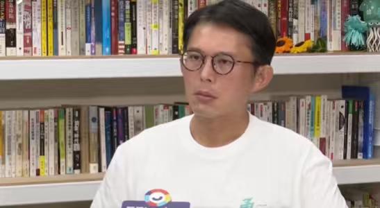 民众党主席黄国昌对于赖清德无法出访非洲，表达了民众党的立场，他说赖清德在对内施政