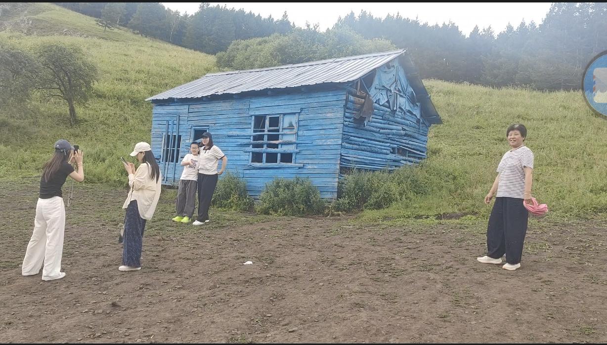 这次我们去内蒙旅游，在阿尔山住了三天，感觉最上当的就是跑了一百多里地，去看大名鼎