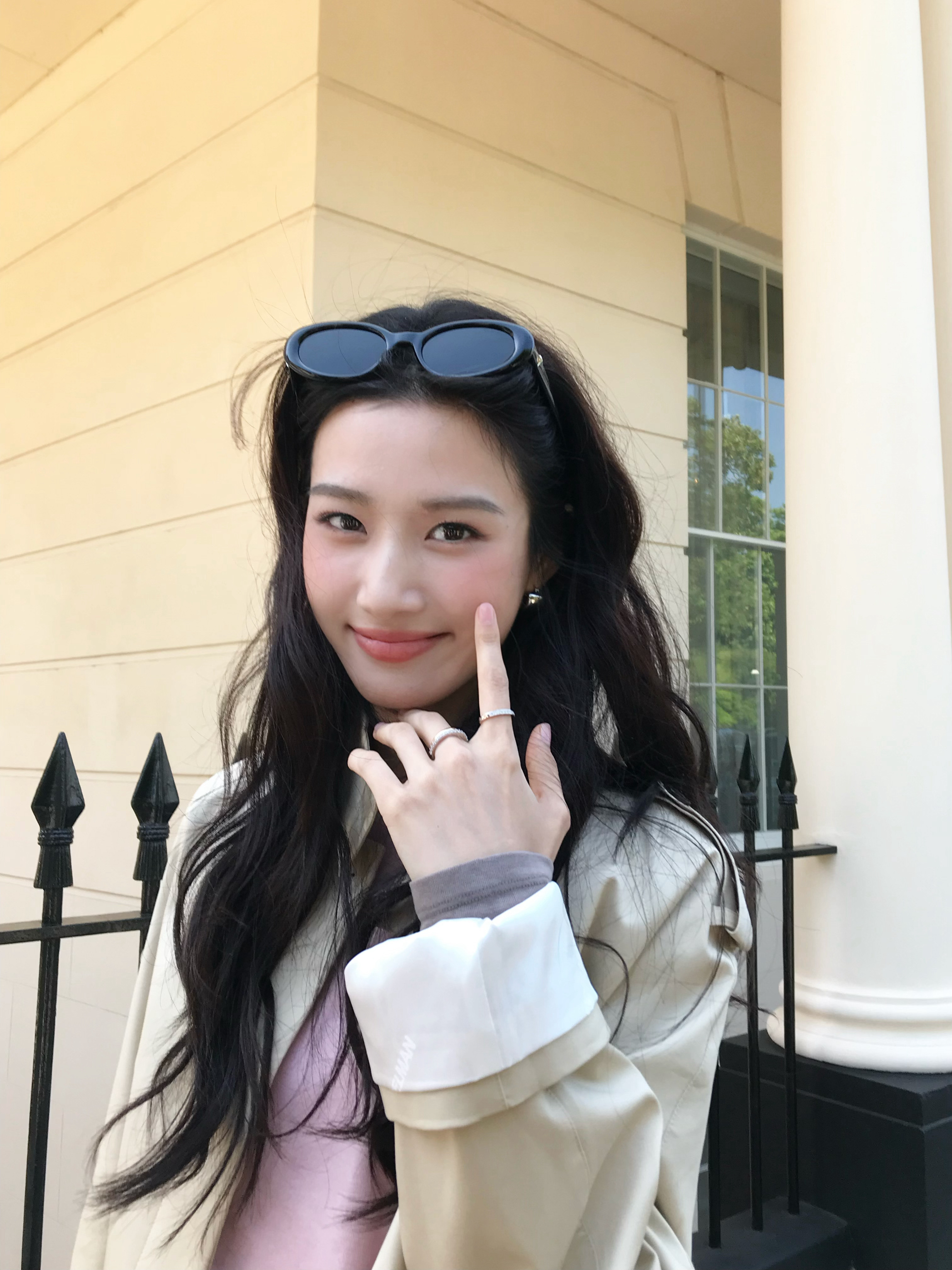 卢昱晓和10年未见的老友重逢哭了我会想到人生中会有过很多多多少少的人真真留下