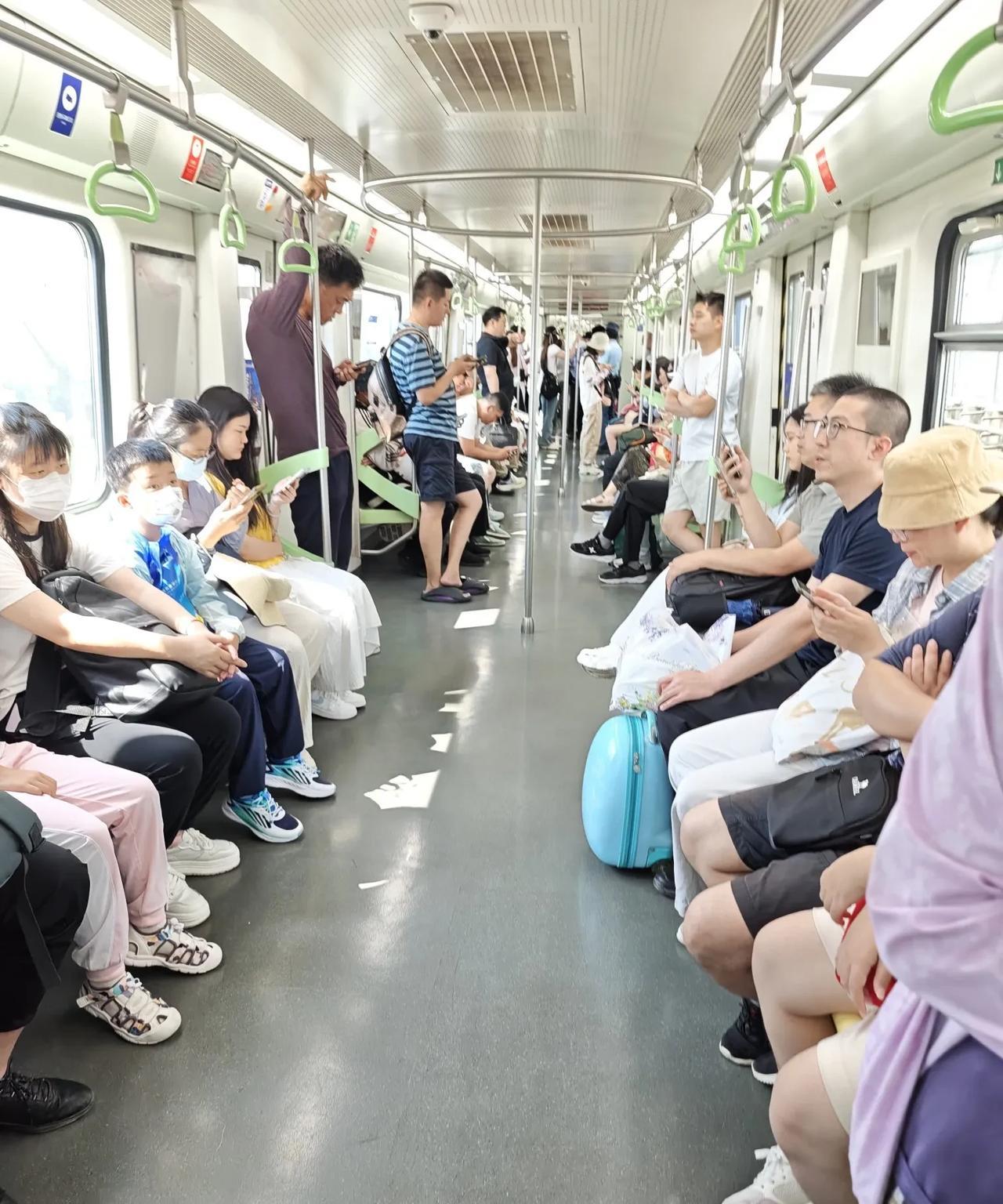 地铁，开往阎村东最近去北京多了点，有点喜欢上了北京。上世纪来北京，为