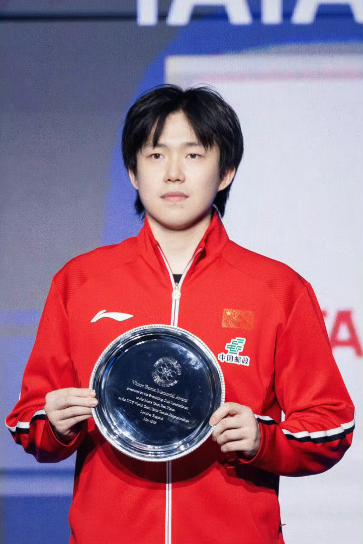 王楚钦谢谢为集体付出的每个人领军不忘集体中的每一位最该感谢的是了不起的王楚钦啊楚