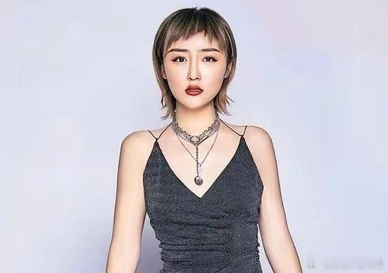 于苗苗爆料：“去本山传媒的，有可能十年都赚不到钱，十年二十年有一个演出电视剧的机