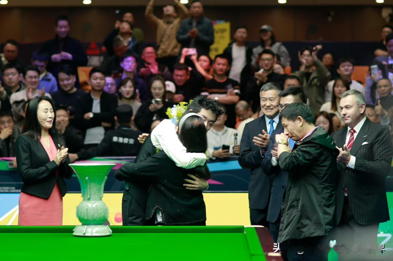 随着吴宜泽夺得国际锦标赛冠军，斯诺克单赛季的排名也发生了巨大的变化：1、🇦