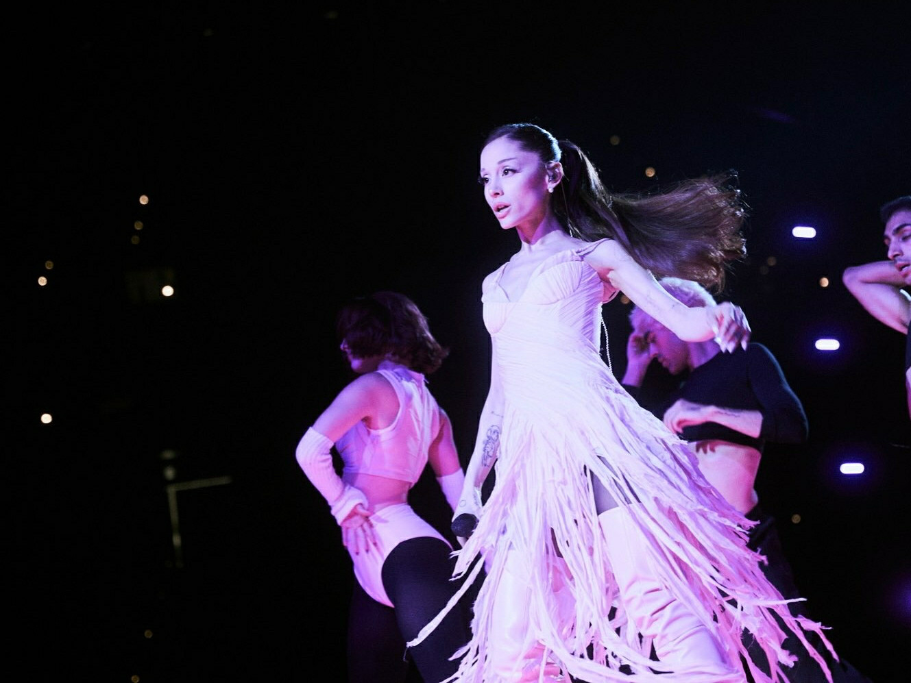美美美！A妹ArianaGrande分享最新eternalsunshine巡