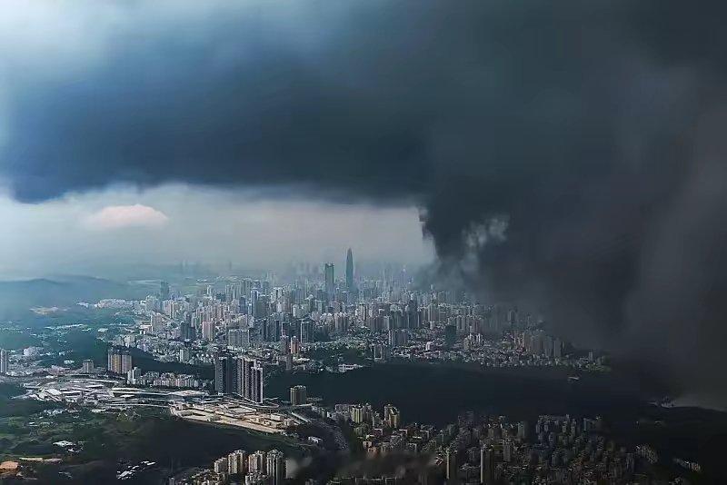 台风红霞已加强为强台风惊心动魄！台风“红霞”爆发式增强，路径直指深圳惠州，强台风