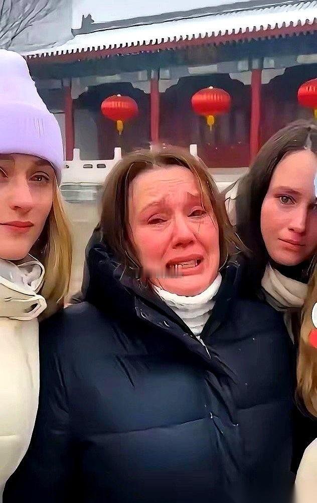 要把三个女儿都嫁到中国来。彩礼都不要。只要她们能安安稳稳地过日子。说这话的