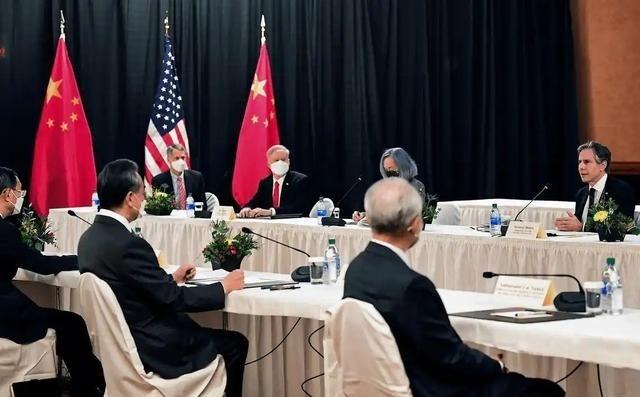 现在国际局势很清楚了，世界进入了中美共治的时代，美国独霸的日子过去了，俄罗斯虽然