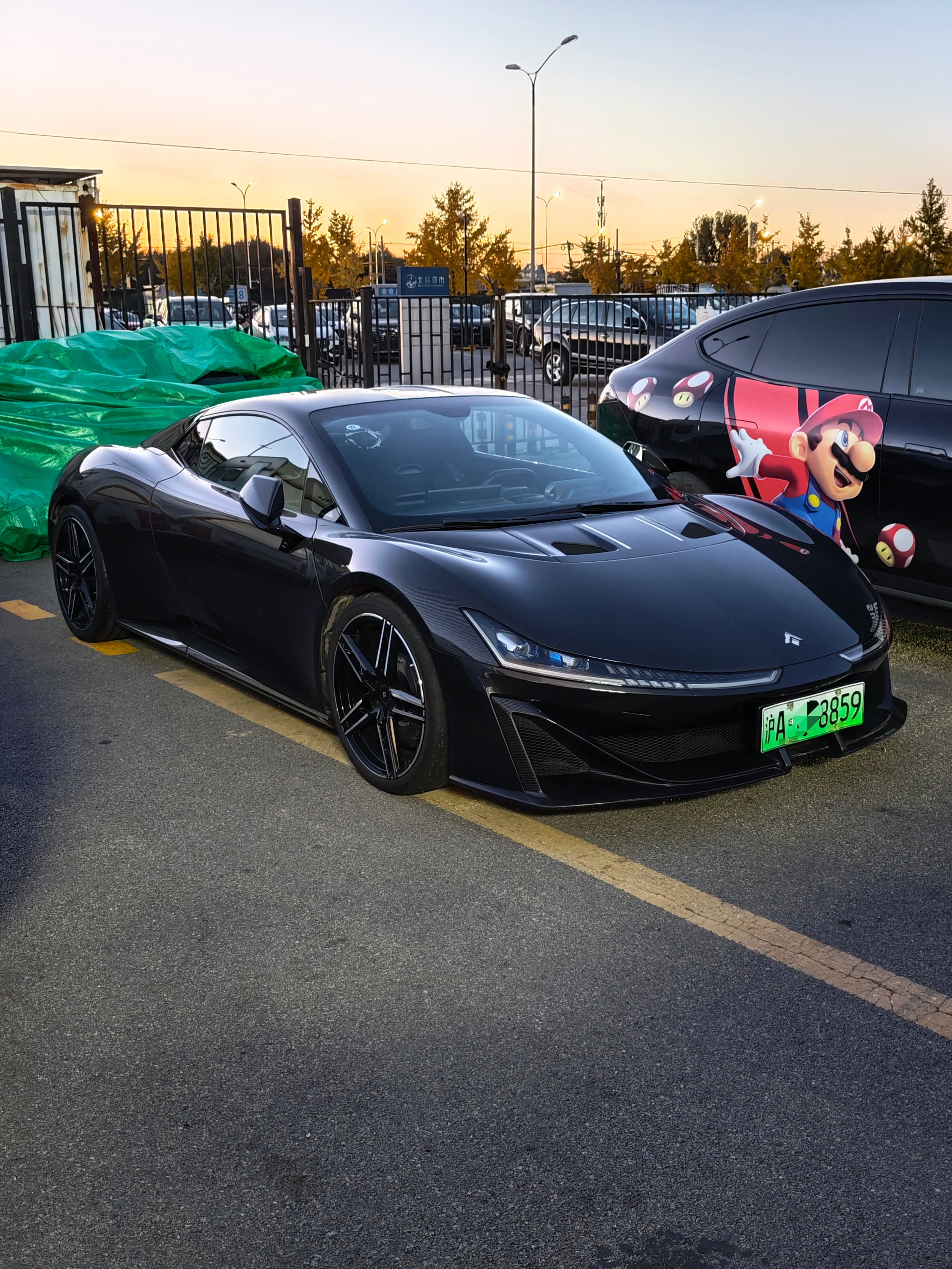 嚯，这不是昊铂那个超跑吗确实很帅，但100多万的价格有点飘