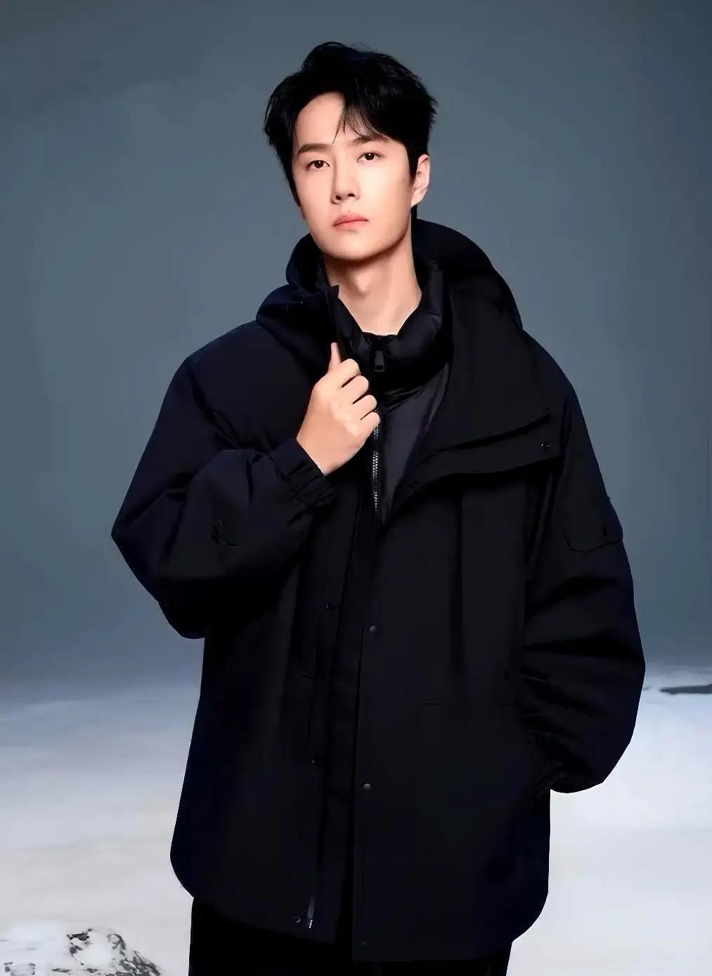 8亿票房也压不住他玩命王一博把剧组当午休，把赛道当主业。去年他跑完六场职业