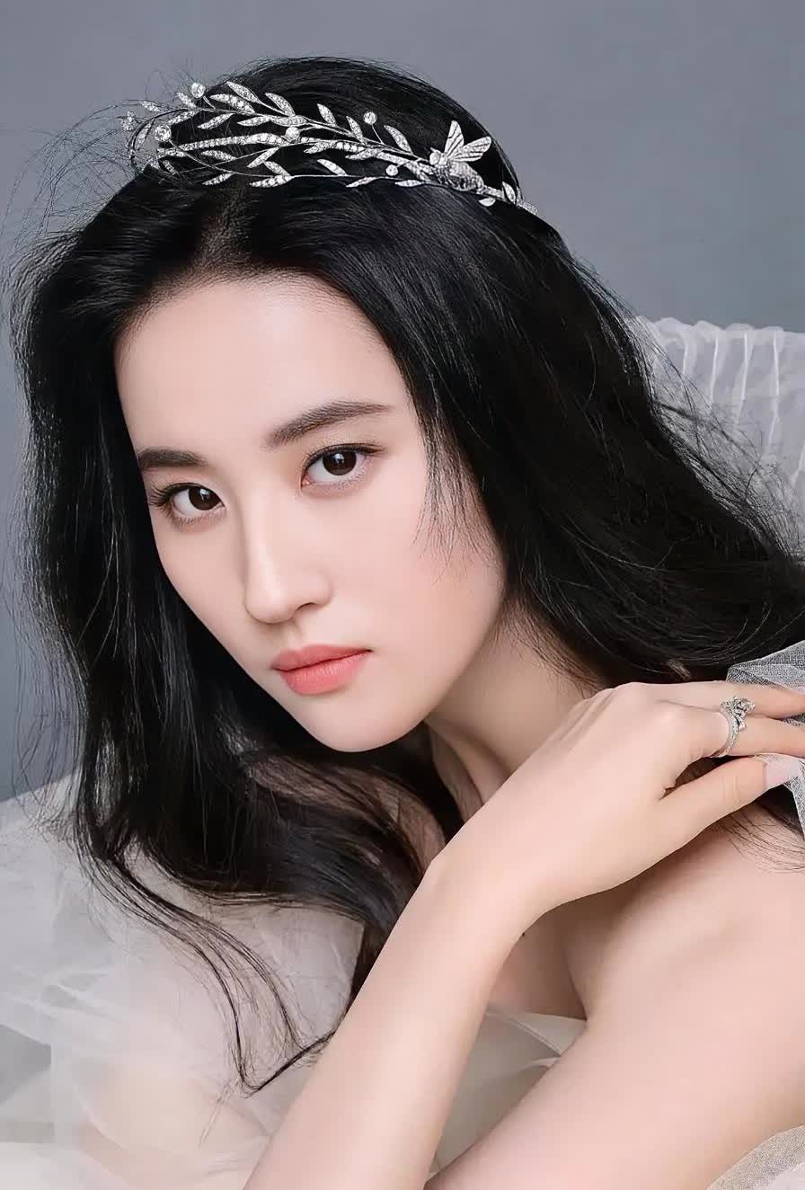 被刘亦菲，吻过的十位男明星，你羡慕哪一个一、陈晓二、胡歌三、黄晓明