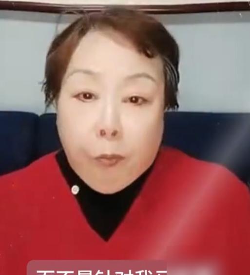 都以为马贵荣要清理门户，谁知道她直播间拍桌子：曹云金是我们相声的恩人！这老