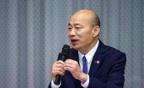 蓝营这次的脸丢大了。民进党"谴责大陆案"立法院一读通过，台前带头举手的不是绿