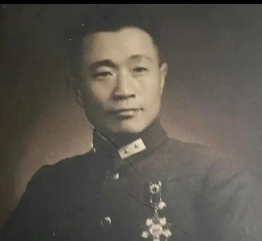 杜聿明在回忆录中，把错走野人山的责任推给了自家校长，妥妥甩锅，因为他才是“主犯”