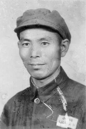 朱英(1906年-2008年12月31日)，乳名阿八，出生在江阴月城桥一个农
