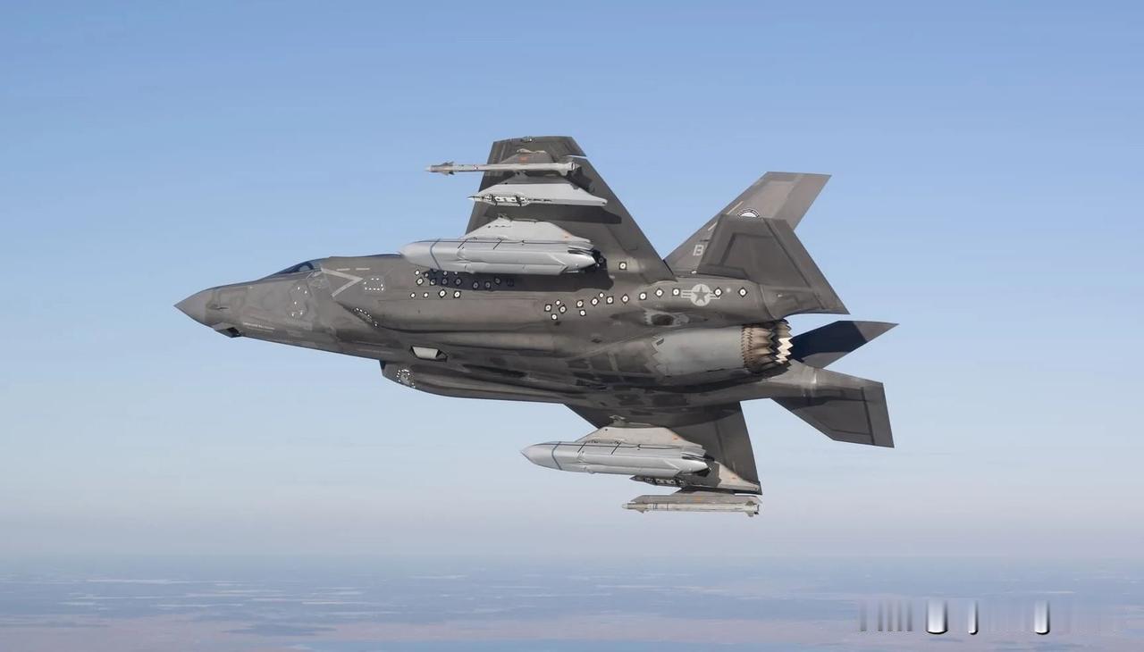 ✈️🇺🇸洛克希德·马丁公司完成F-35C挂载LRASM的第一阶段集