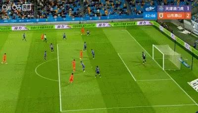 山东泰山依靠小将陈泽仕的绝杀球艰难赢下了天津津门虎，韩鹏终于不再固执，一味迷信那