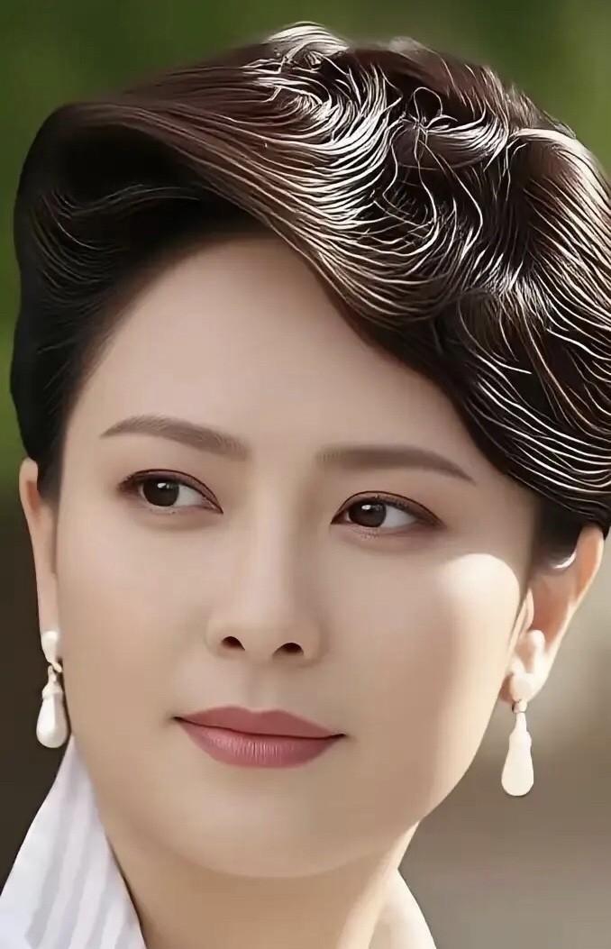 珠影厂的这一位美女演员实在是太漂亮了，端庄大方，长着一双会说话的眼睛，这一种岁月