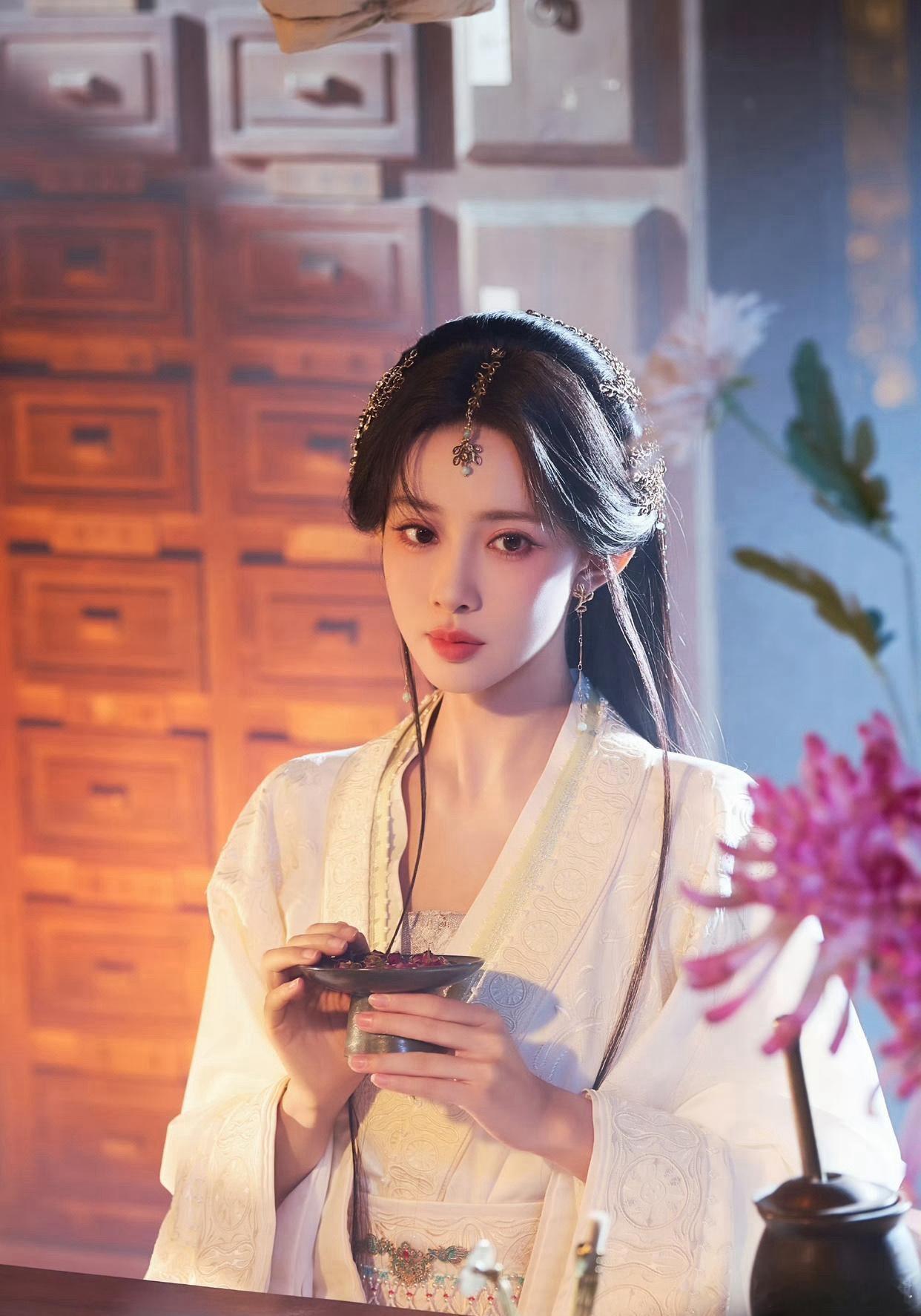 1.颖儿减肥方式特别极端，有时候一天只吃一点点老干妈，一般人是真的做不到这种程度