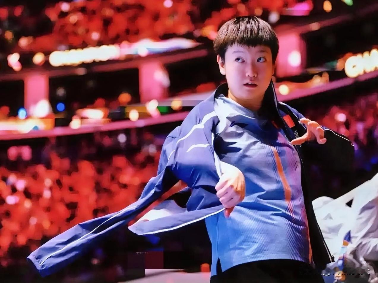 孙颖莎的这张照片给大家推荐一下。动感十足霸气威武。眼神里充满坚定。